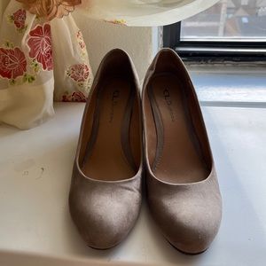 Chinese Laundry Dove Gray Round Toe Wedge